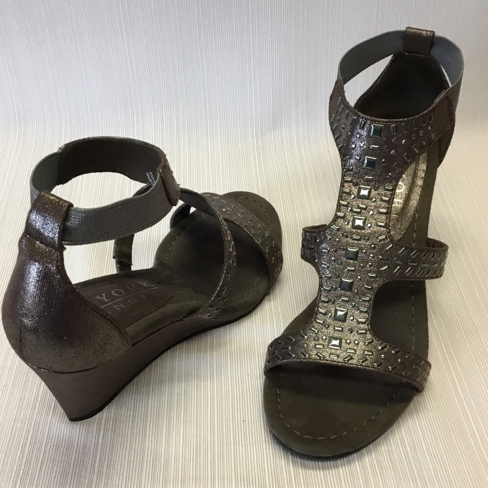 New York Transit Embellished Wedges - Picture 2 of 8